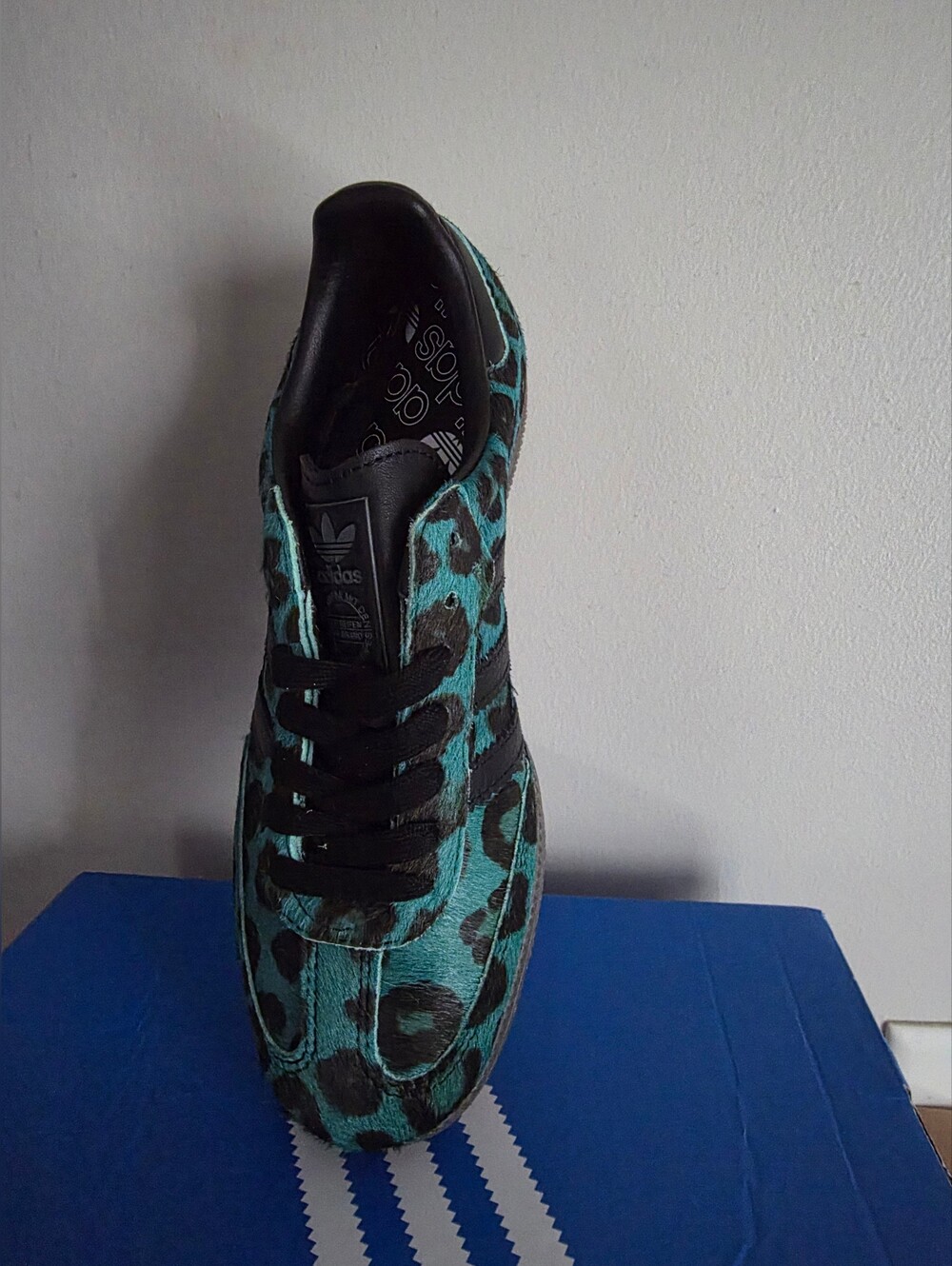 Adidas OG Samba Semi Screaming Green Core Black Gold Women Size 7 new with box - Picture 3 of 8